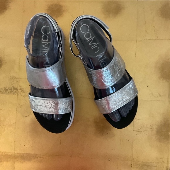 Cute CALVIN KLEIN platform strapped sandals silver - Picture 2 of 8